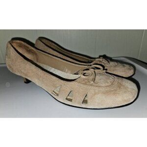 * NEWPORT NEWS Tan Square Top Cut Out Kitten Heel Suede Pump Ladies Size 8